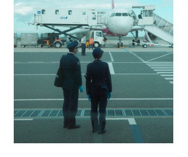 تحقيقات تكشف خطط سفر خارجية لروبرتس-سميث