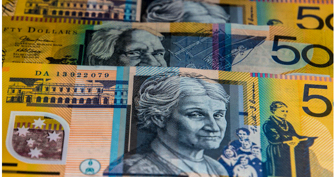 أوراق نقدية من الدولار الأسترالي من فئة 50 دولاراً تظهر بتفاصيلها الملونة.