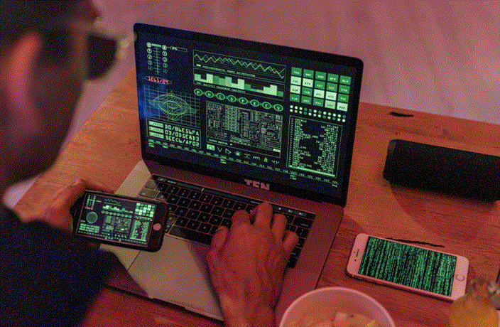 شاب يعترف بتهمة تصنيع محتوى مزيف إباحي باستخدام الذكاء الاصطناعي