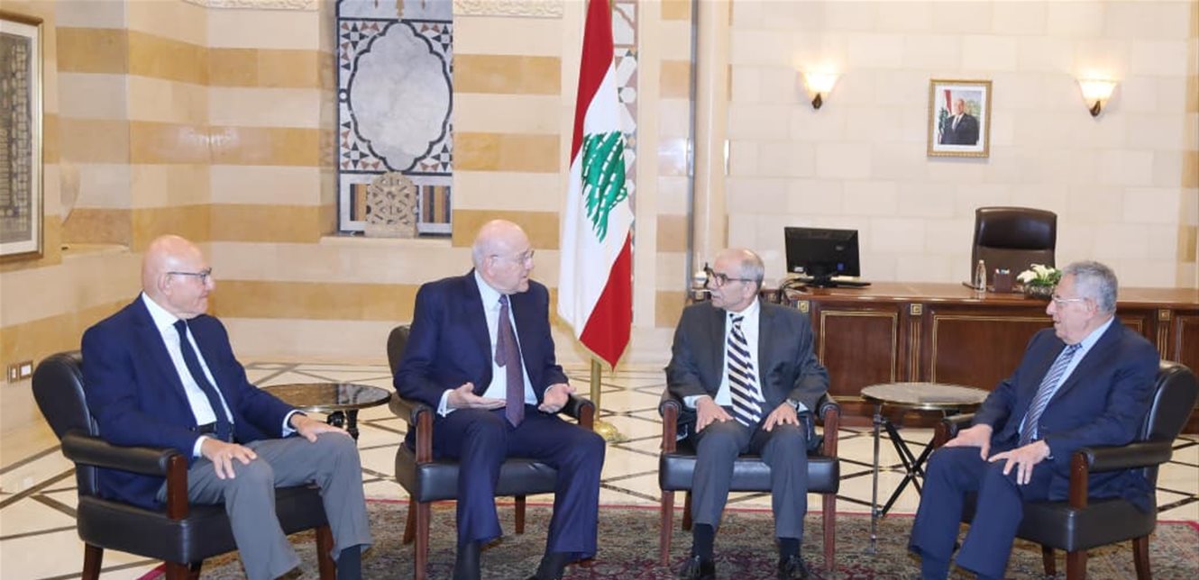 نواف سلام يجمع رؤساء الحكومات السابقين لبحث الأوضاع في لبنان